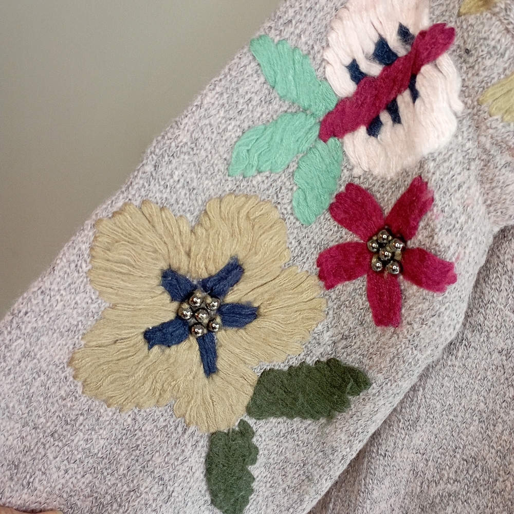 Embroidered Floral Oversized Sweater - Picture 12 of 17